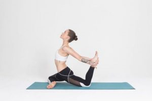 nadi-x-vibrierende-leggings-fuer-die-perfekte-yoga-pose-healthexperts-net-asana